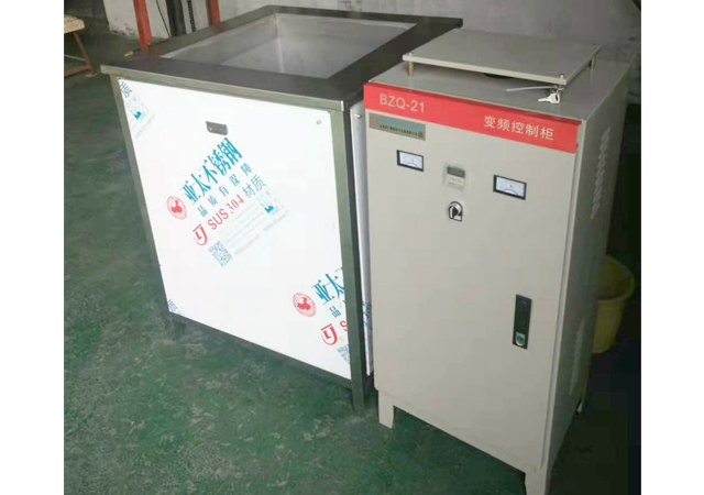發(fā)動(dòng)機(jī)維修用超聲波清洗機(jī)